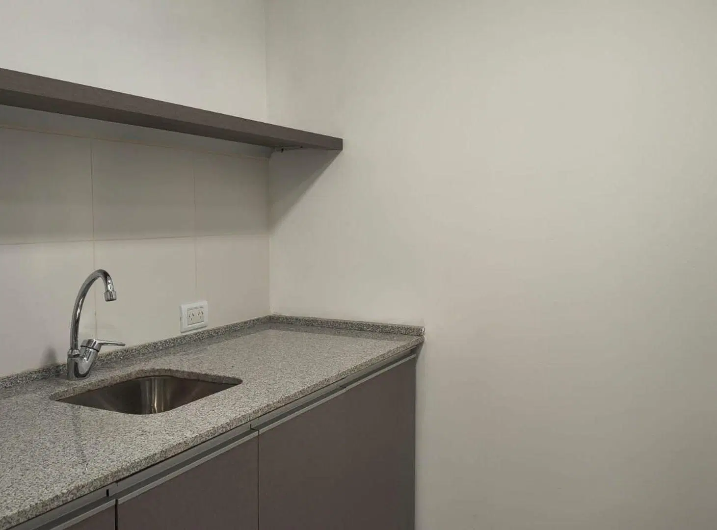 Oficina Planta Baja Venta Calle Tucumán Godoy Cruz 4