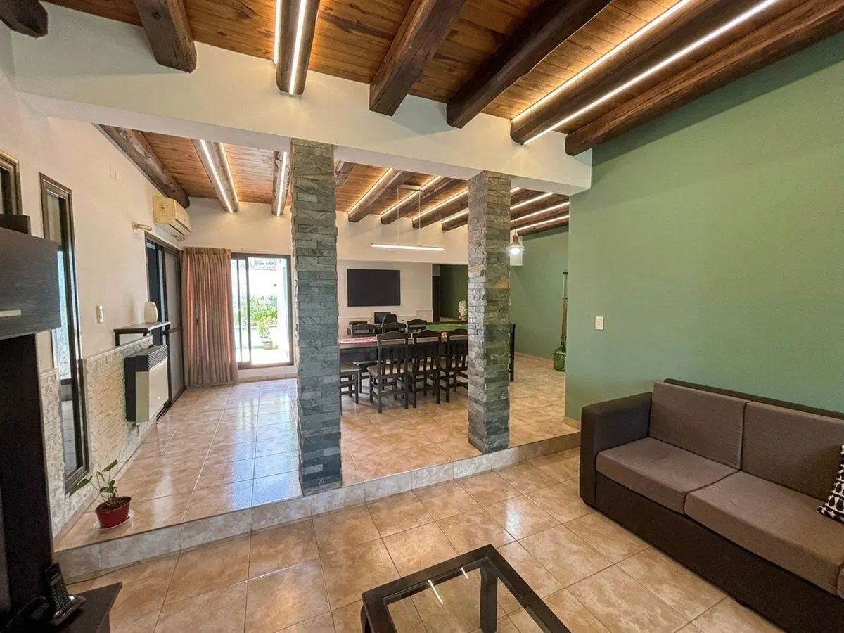 Casa de 4 habitaciones en Venta en Guaymallén 2