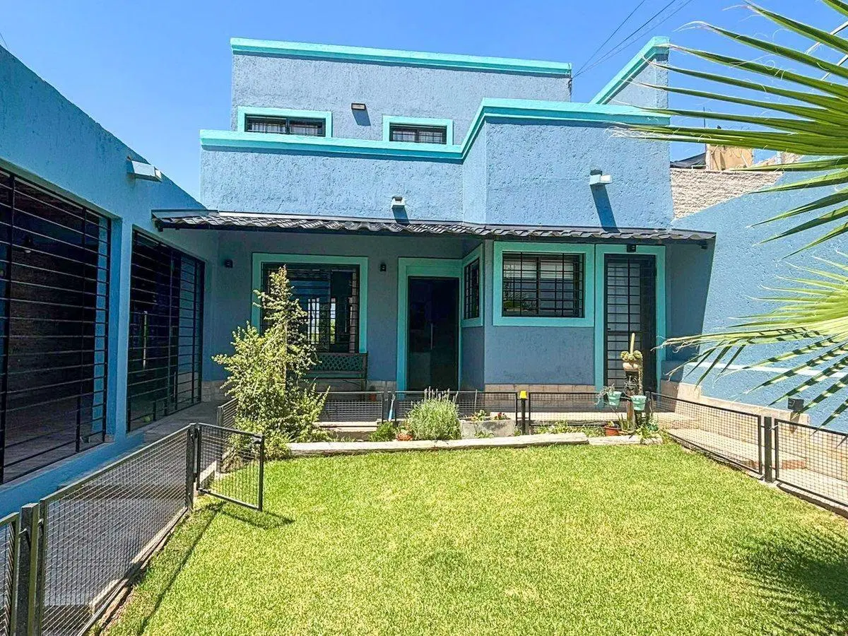 Casa de 4 habitaciones en Venta en Guaymallén 3