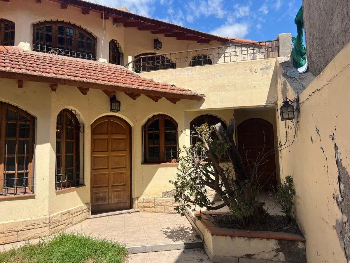 Venta casa  3 dormitorios 5ta seccion 8