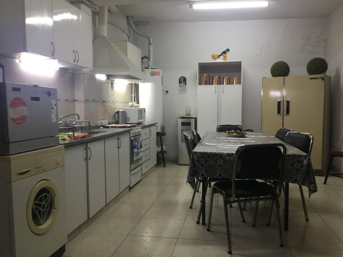 Foto de VENTA CASA ESQUINA 2 PLANTAS Y 4DORMITORIOS, imagen 2