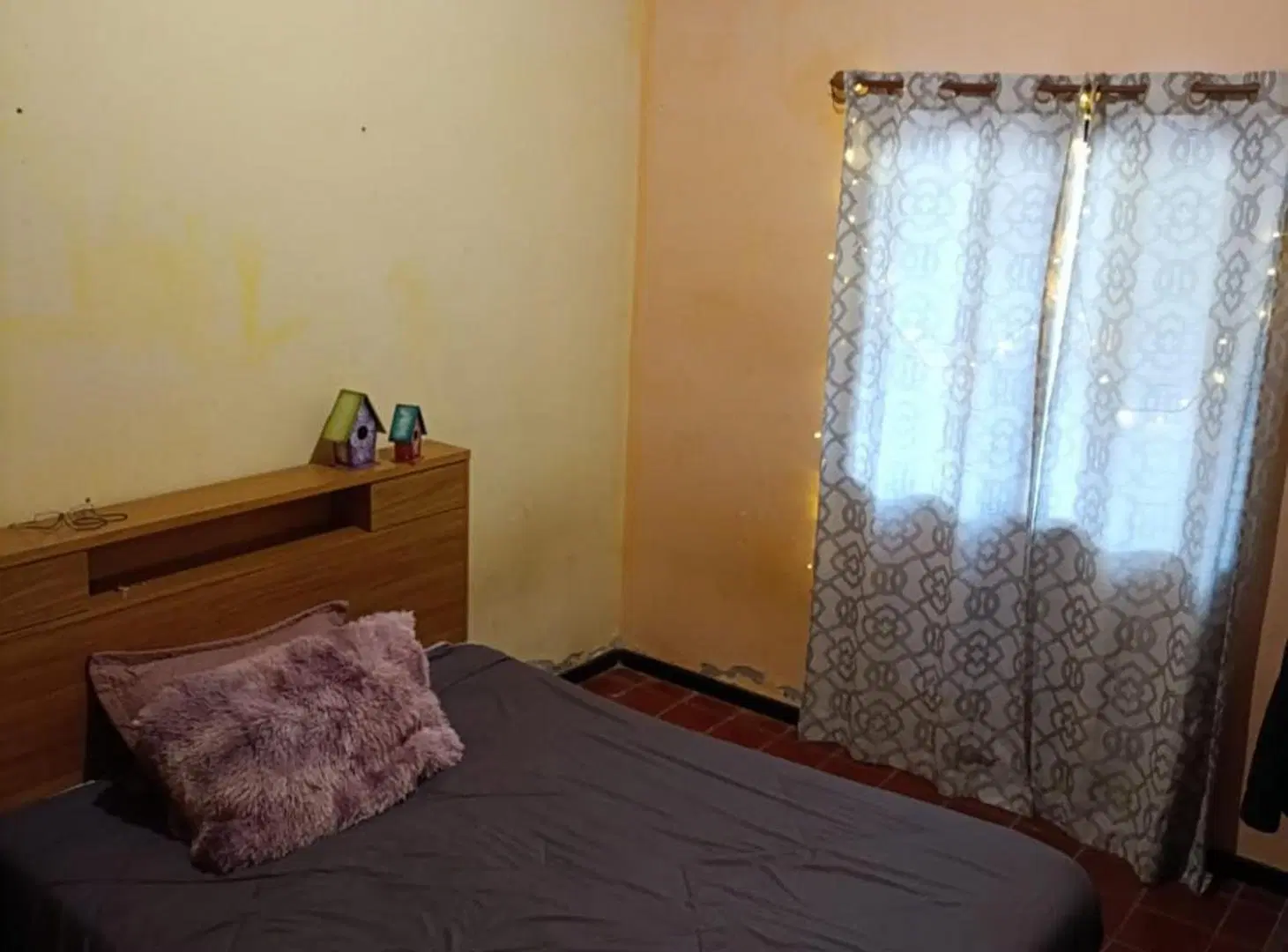 CASA EN VENTA EL CHALLAO  2 DORM, PATIO Y COCHERA 4