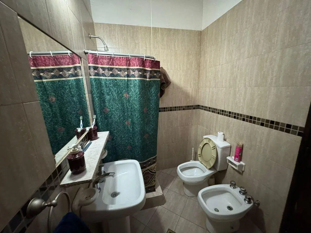 CASA 6 AMBIENTES EN VENTA EN GUAYMALLEN CON PILETA 4