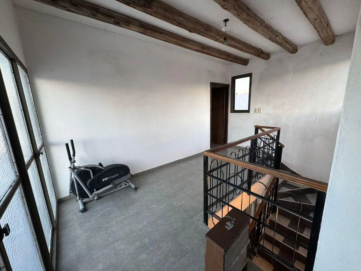CASA 6 AMBIENTES EN VENTA EN GUAYMALLEN CON PILETA 2