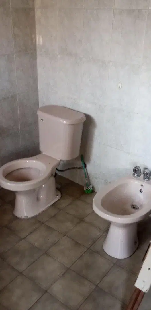 VENTA CASA 2 PLANTAS + 2 DPTOS  IDEAL P/ALQUILER 5
