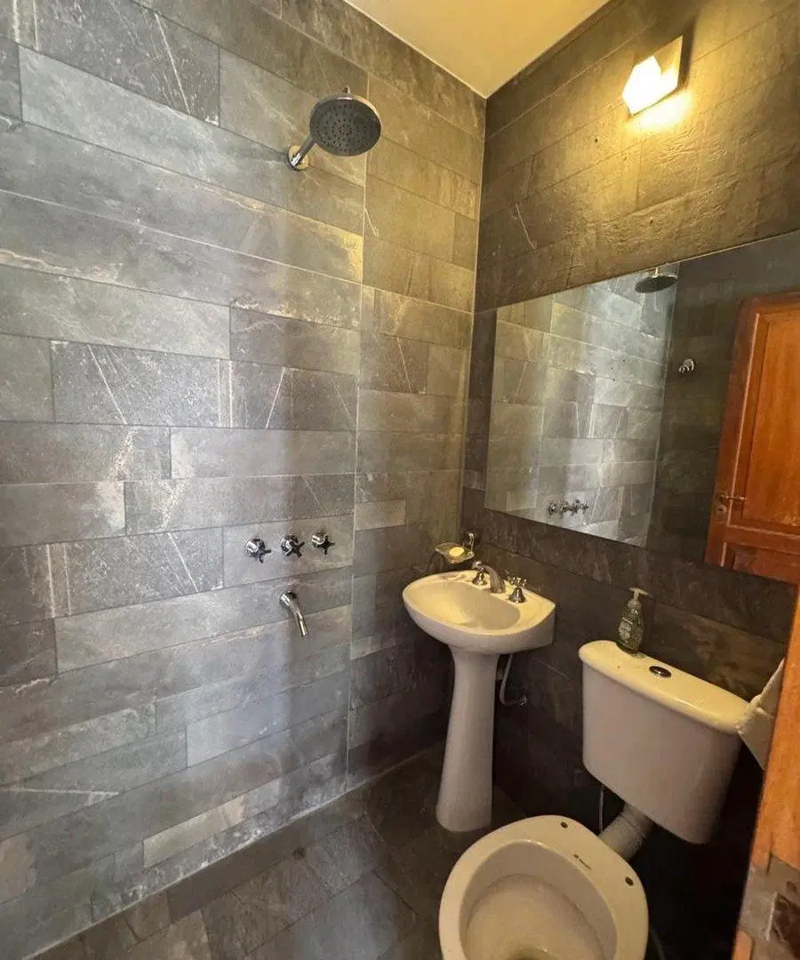 Venta casa B° Los Castaños Chacras de Coria 4
