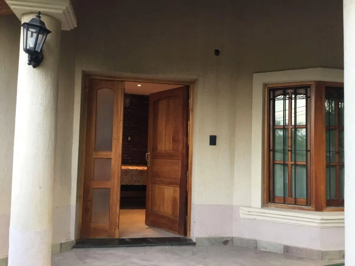 VENTA CASA RESIDENCIAL 3 DORMITORIOS Y PISCINA MZA 5