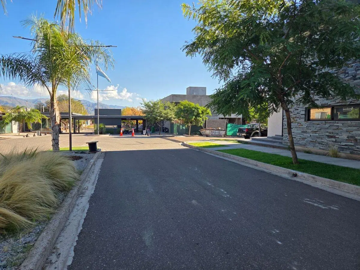 CASA VENDE EN BARRIO LAS ACACIAS 3