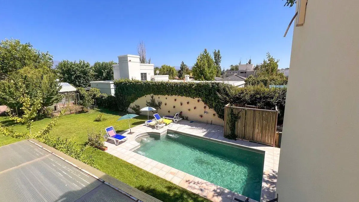 Casa de 6 dormitorios en venta en Chacras de Coria 2
