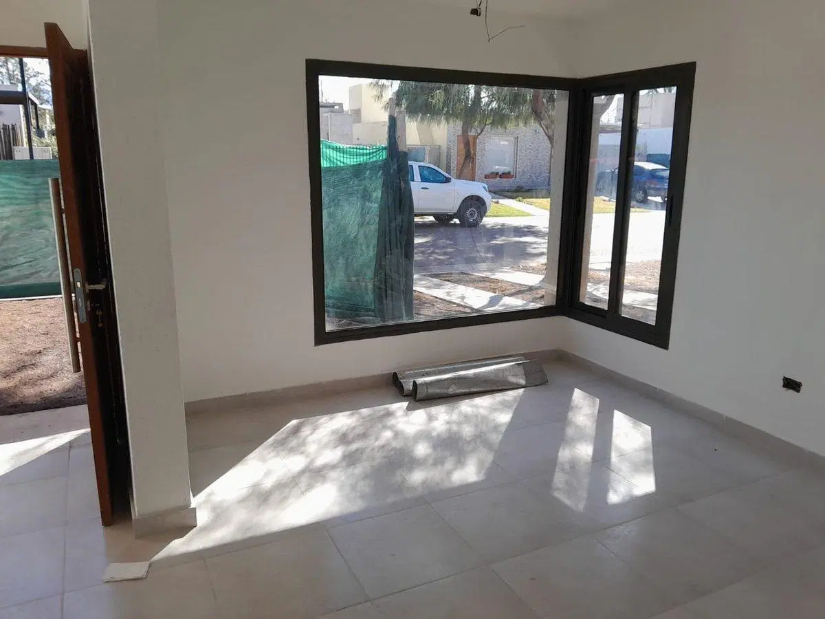 Venta casa a estrenar,   barrio  Lar de Drummond 2