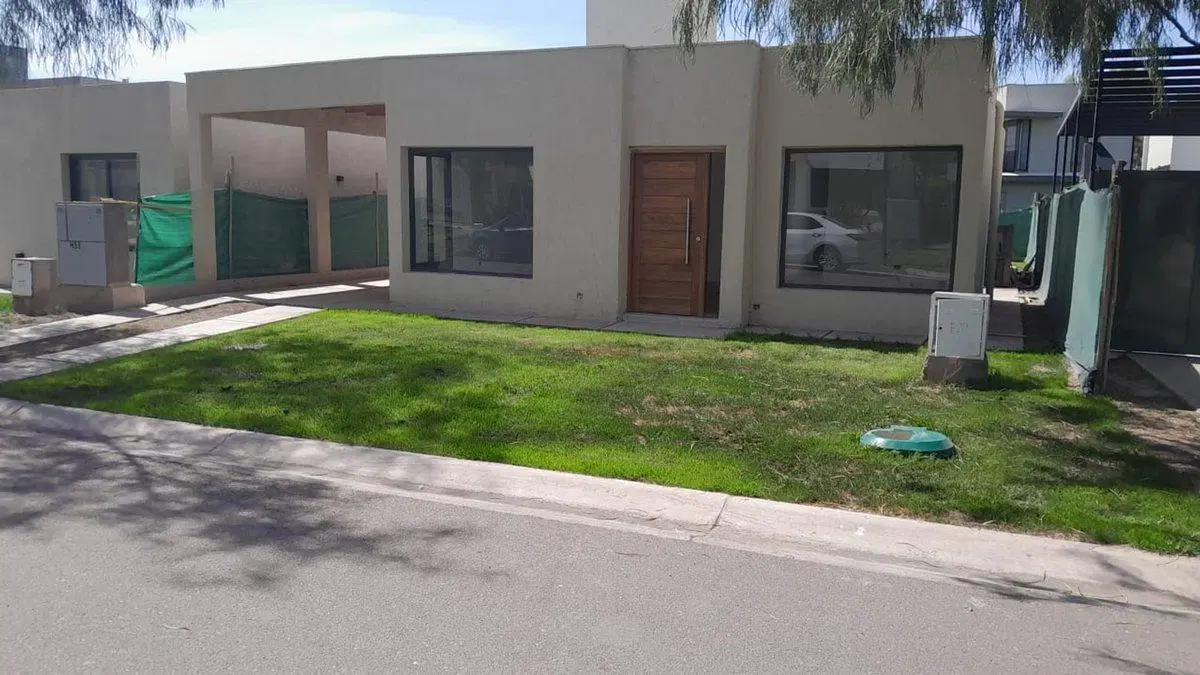 Venta casa a estrenar,   barrio  Lar de Drummond 3