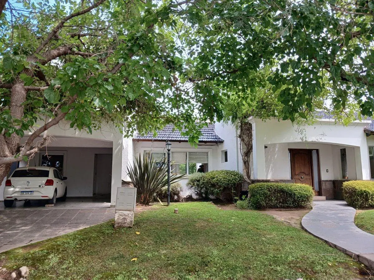 VENTA CASA 4 DORMITORIOS CHACRAS DE CORIA 3