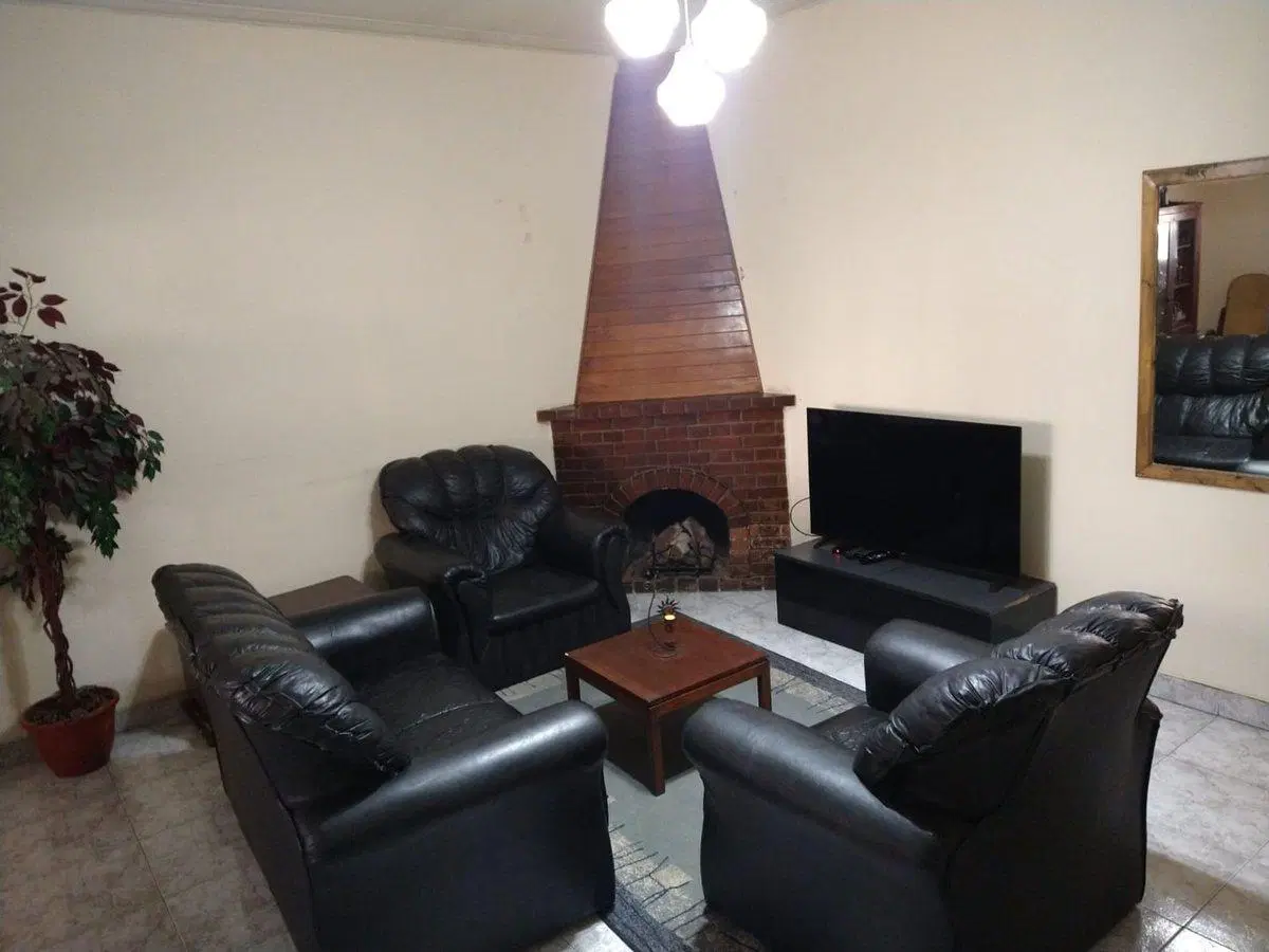 VENTA CASA 4 DORMITORIOS Y COCHERA EN GODOY CRUZ 3