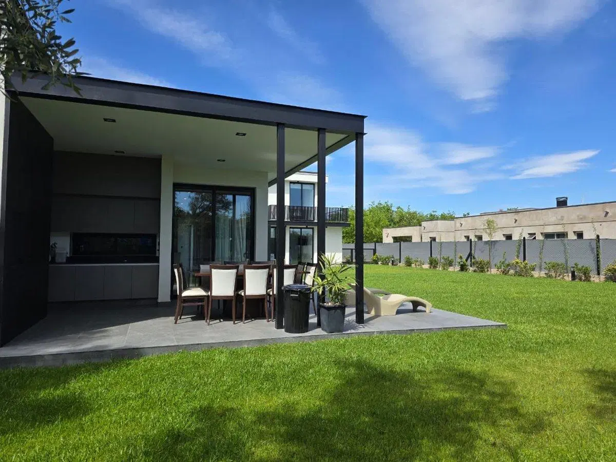 Venta Moderna Casa en La Vacherie, Mendoza 3