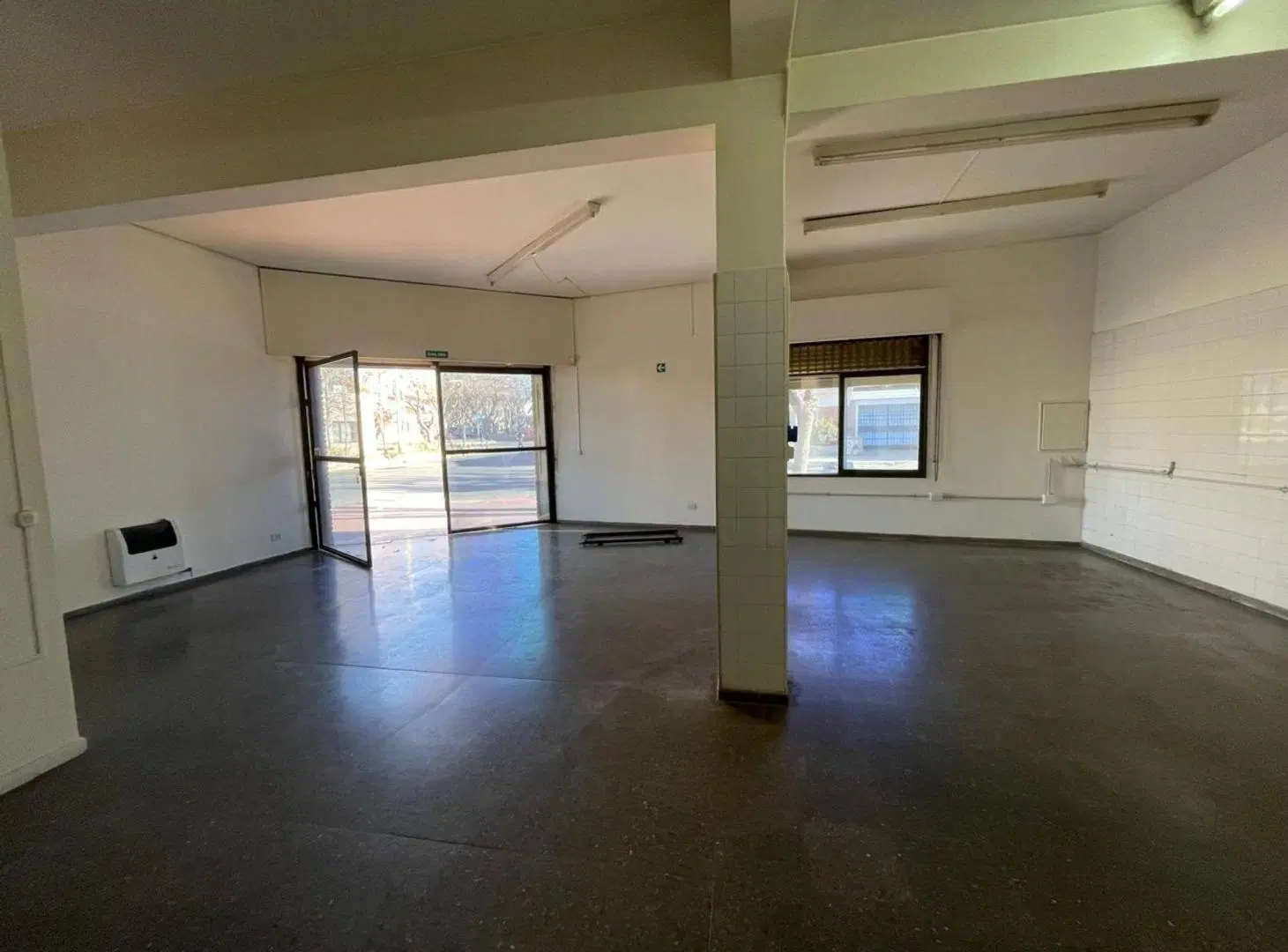 LOCAL DEPOSITO EN ALQUILER 200ms2 GODOY CRUZ 2