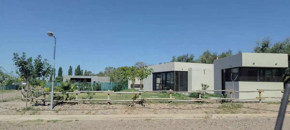 VENTA LOTE CENTRAL 300m² B° PRIVADO AMPROS 8 MAIPU 4