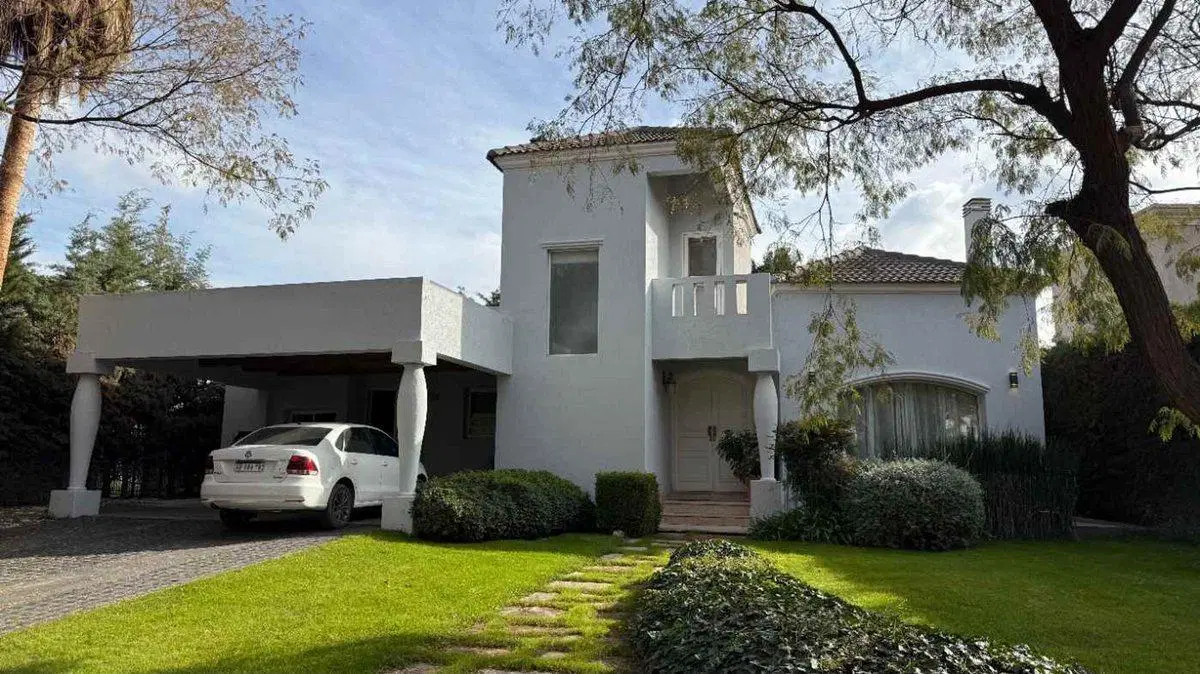 Casa B. Privado El Remanso, Chacras de Coria Mza 4