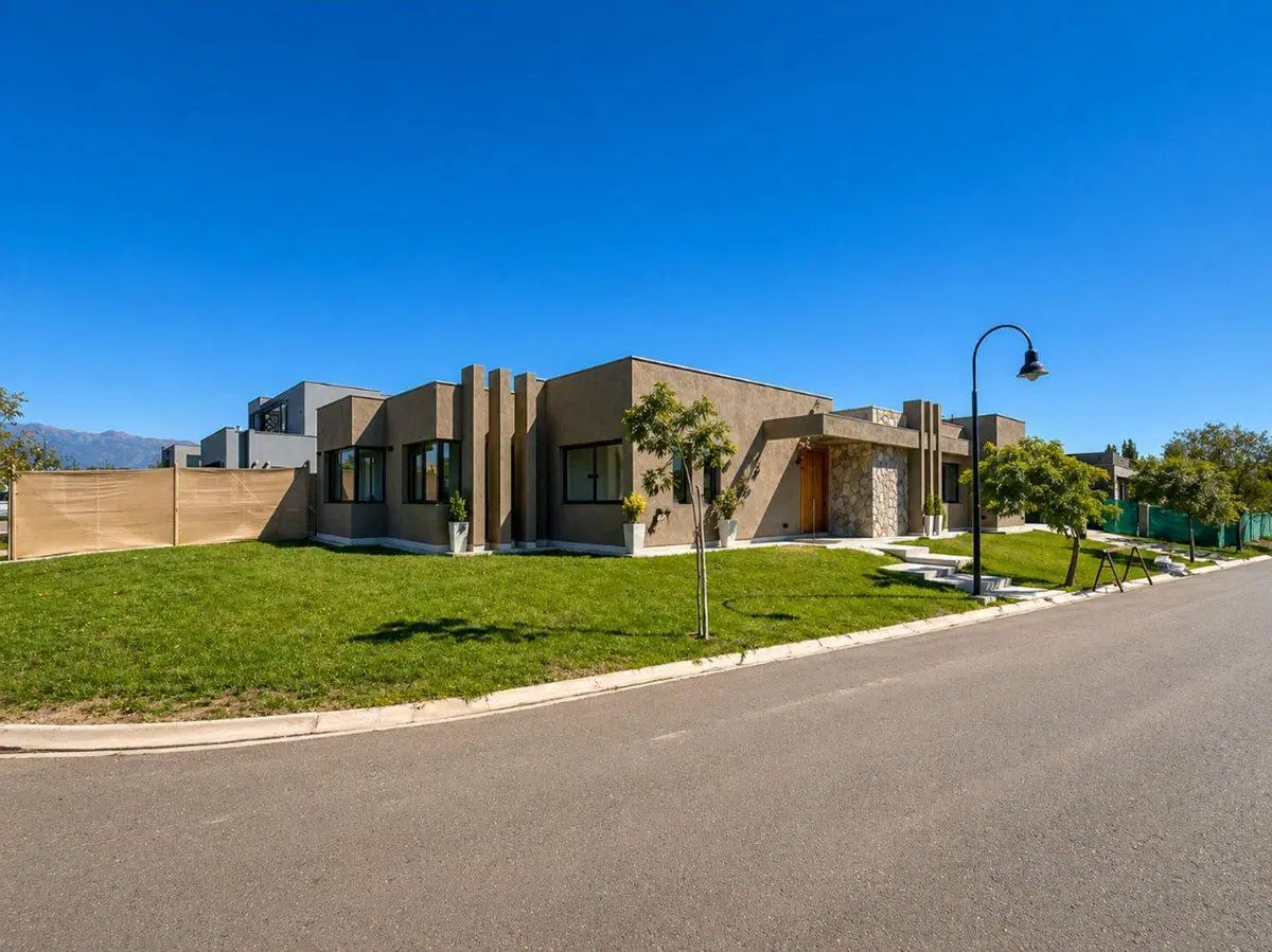 VENTA CASA 4 DORMITORIOS UNA PLANTA B° GRAN BOEDO 2