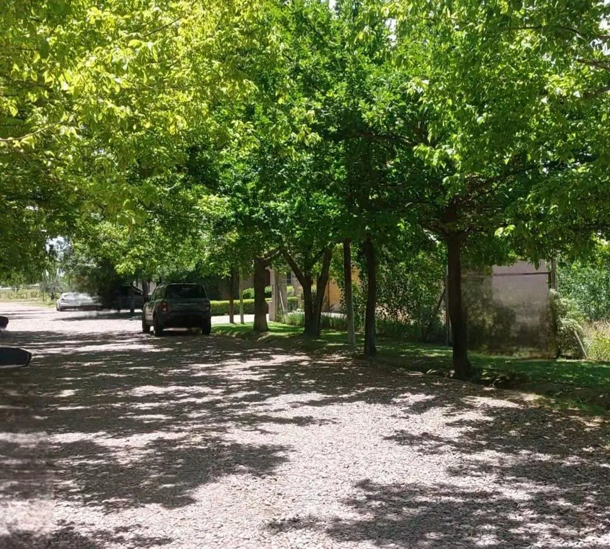 LOTE EN VENTA CHACRAS DE CORIA CALLEJÓN PRIVADO 4