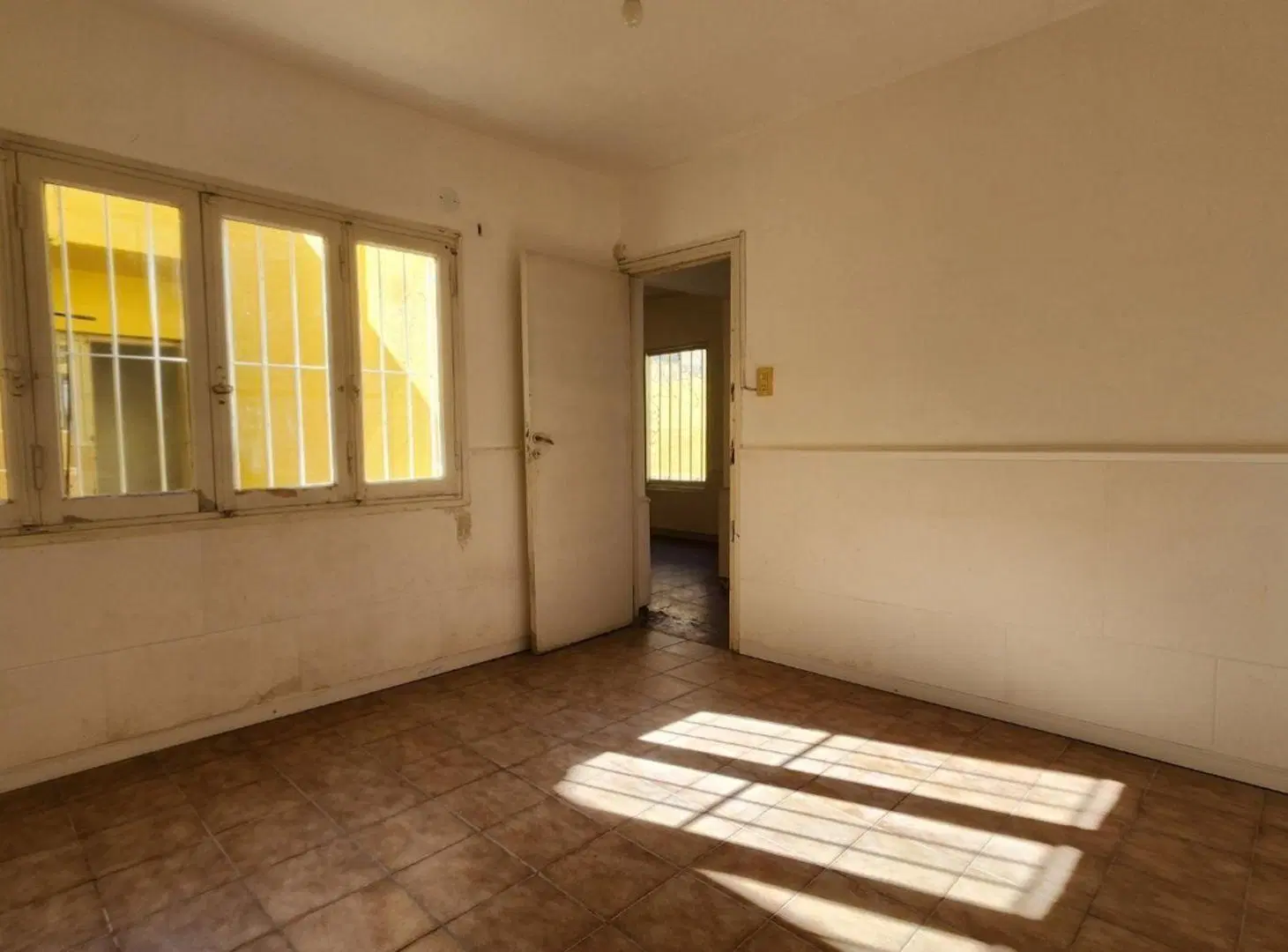 Venta Casa en 6° Sección a pasos de Parque Central 8