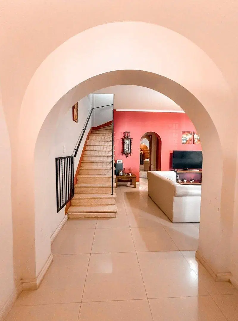 VENTA  CASA DE DISEÑO UNICO CIUDAD DE MENDOZA 5