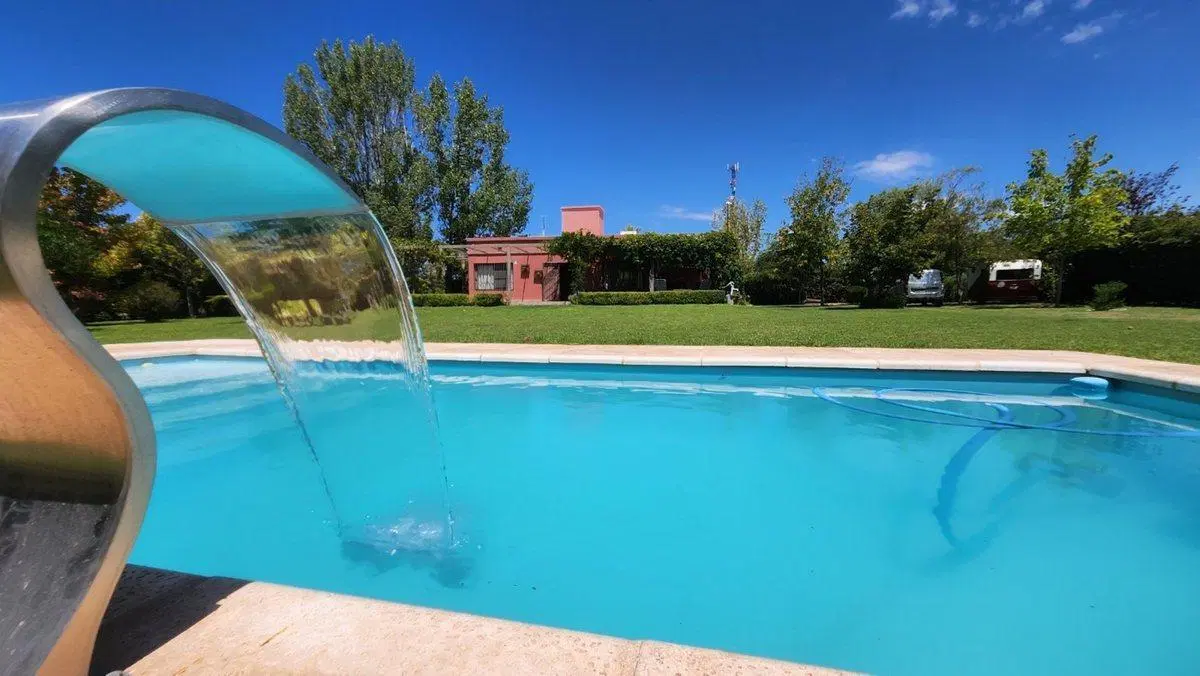Venta Bella Casa con Gran Parque en Lunlunta Maipú 3