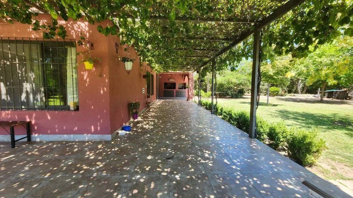 Venta Bella Casa con Gran Parque en Lunlunta Maipú 4