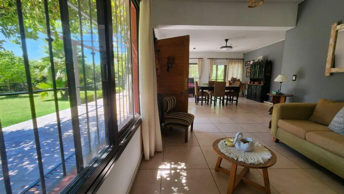 Venta Bella Casa con Gran Parque en Lunlunta Maipú 8