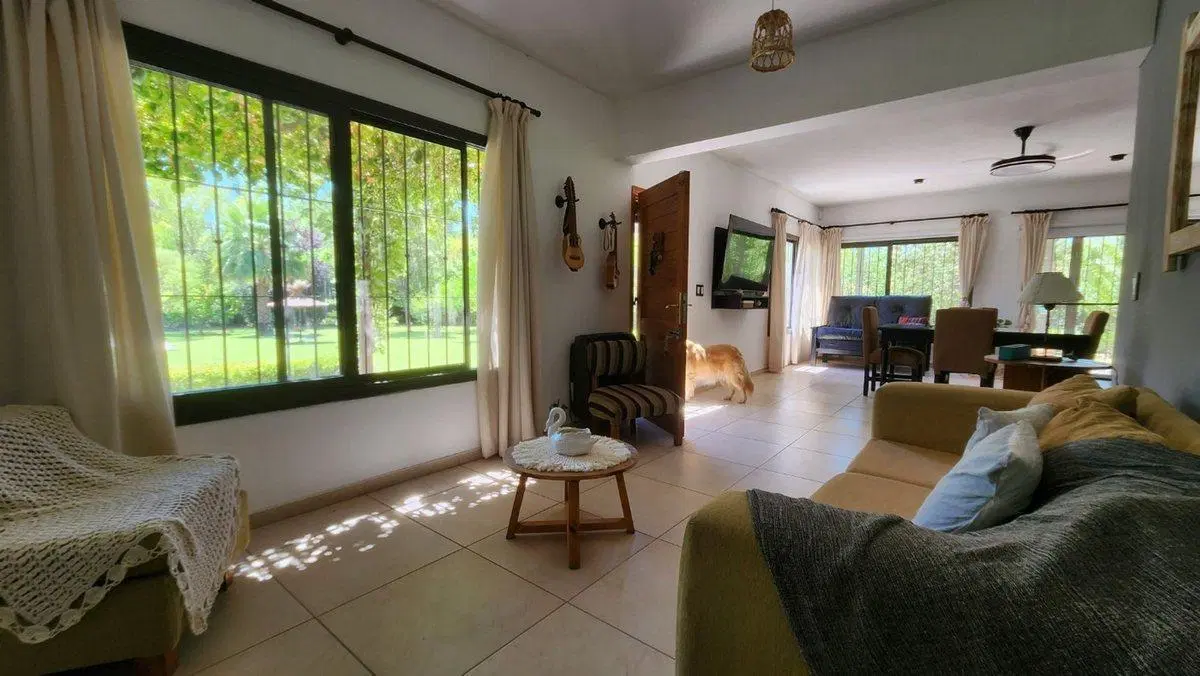 Venta Bella Casa con Gran Parque en Lunlunta Maipú 5
