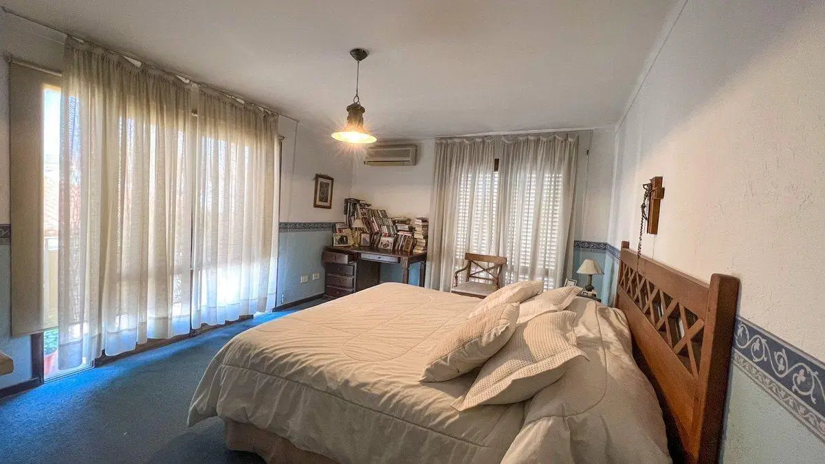 Casa en venta de 5 habitaciones en Barrio Bombal 5