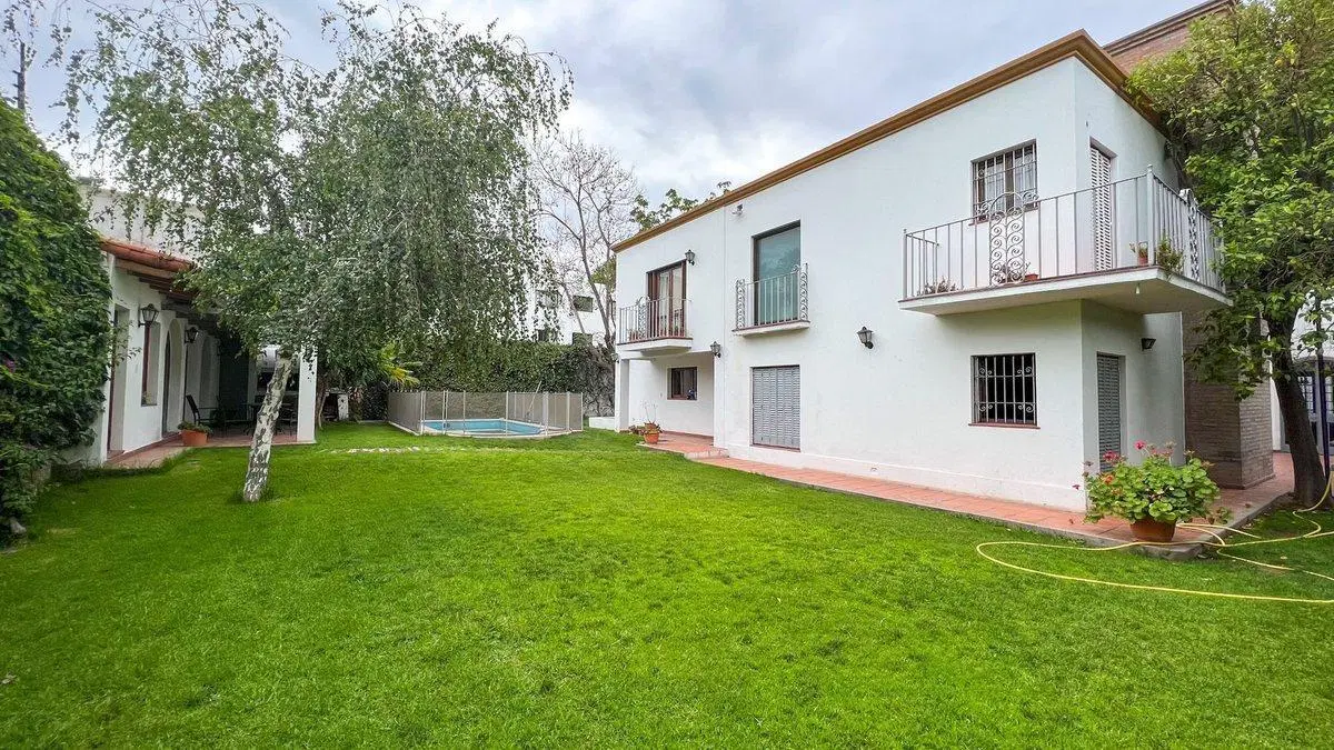 Casa en venta de 5 habitaciones en Barrio Bombal 2