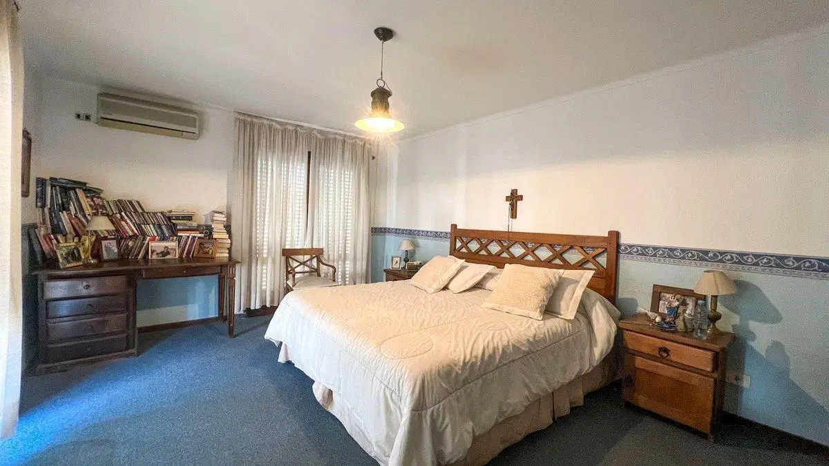 Casa en venta de 5 habitaciones en Barrio Bombal 8