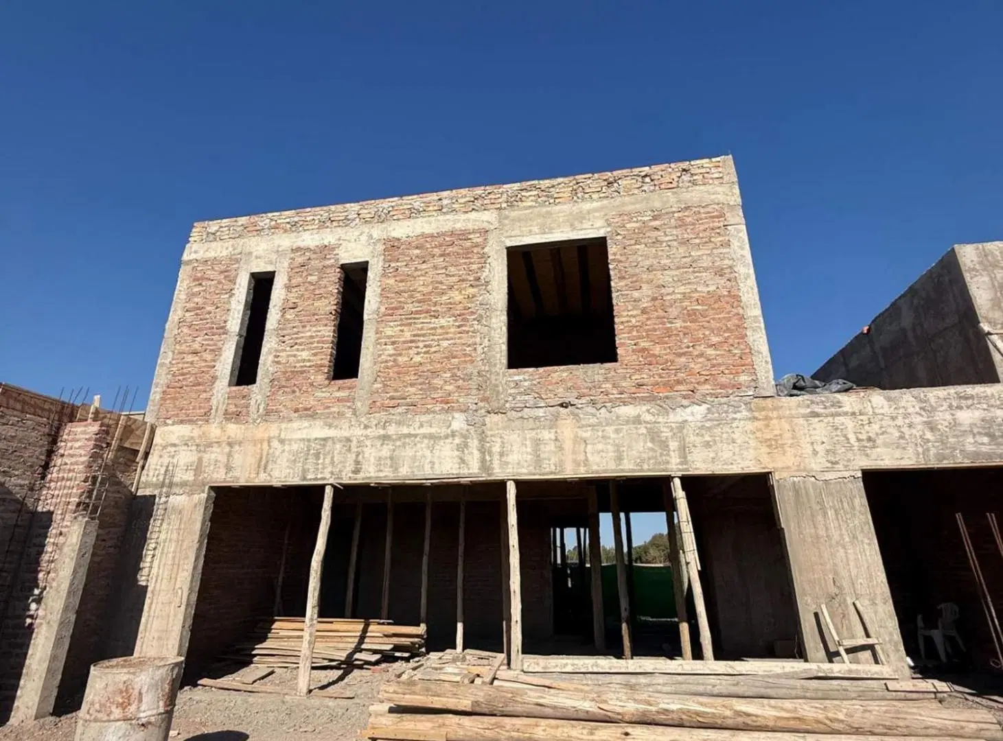 Casa en pozo 3 dormitorios B° privado Las Retamas 5