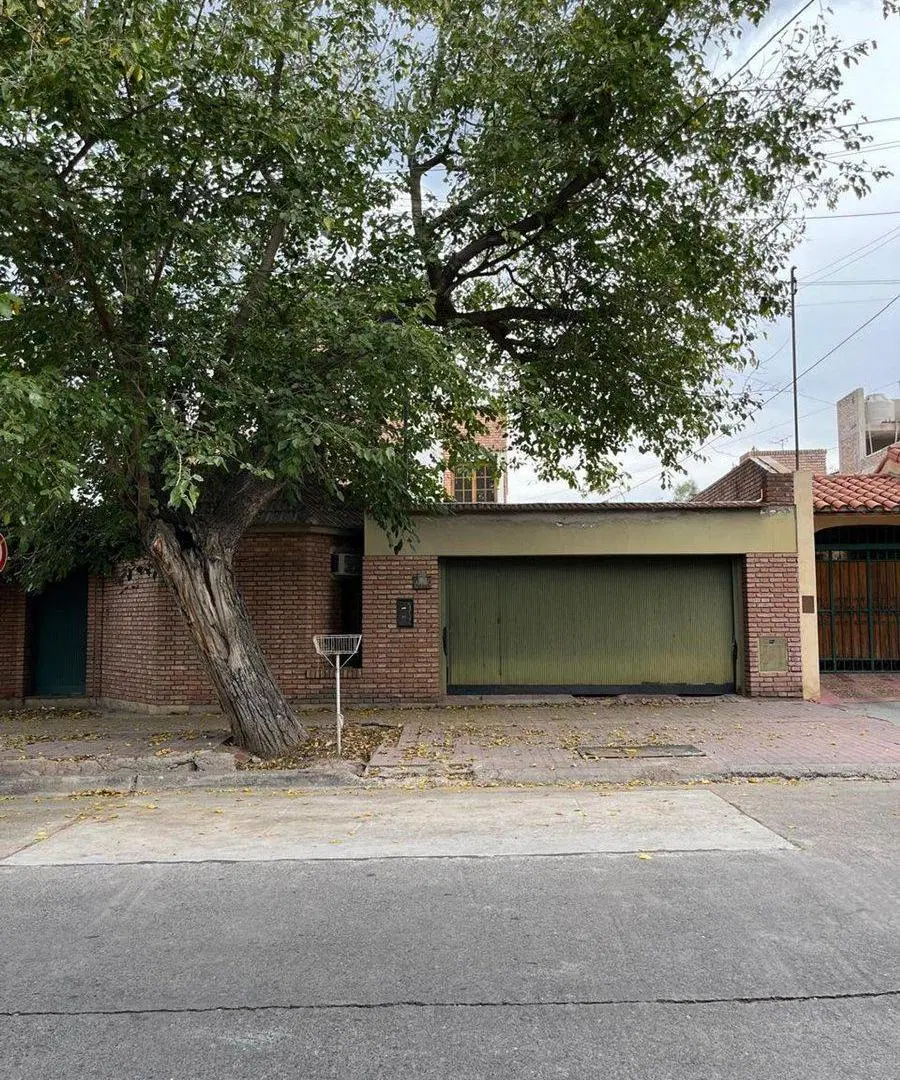 VENTA CASA EN QUINTA SECCIÓN, MENDOZA 2