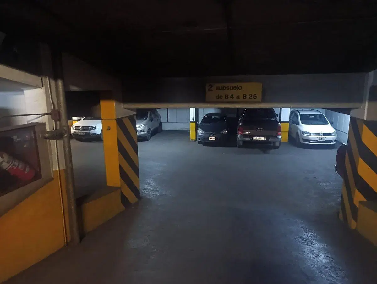Venta Cochera en  centro de Mendoza 2
