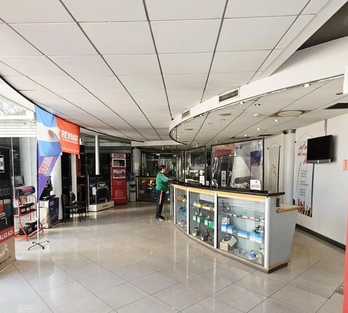 VENTA MAGNIFICO GALPON CON LOCAL, OFICINAS Y PLAYA 5