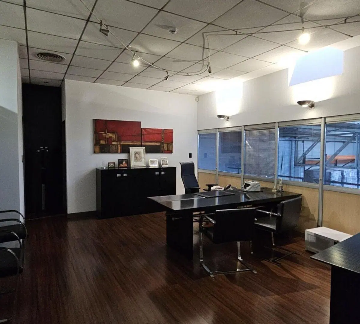 VENTA MAGNIFICO GALPON CON LOCAL, OFICINAS Y PLAYA 8