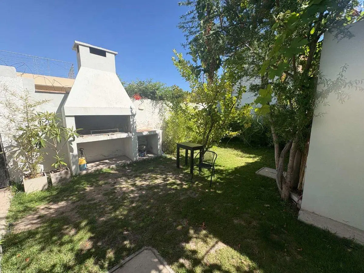 VENTA CASA + 2 LOCALES COMERCIALES + DEPTO - LUJAN 8