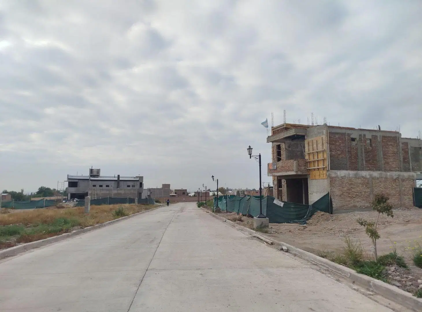 VENTA DE LOTE ESQUINA EN LA BASTILLA 8