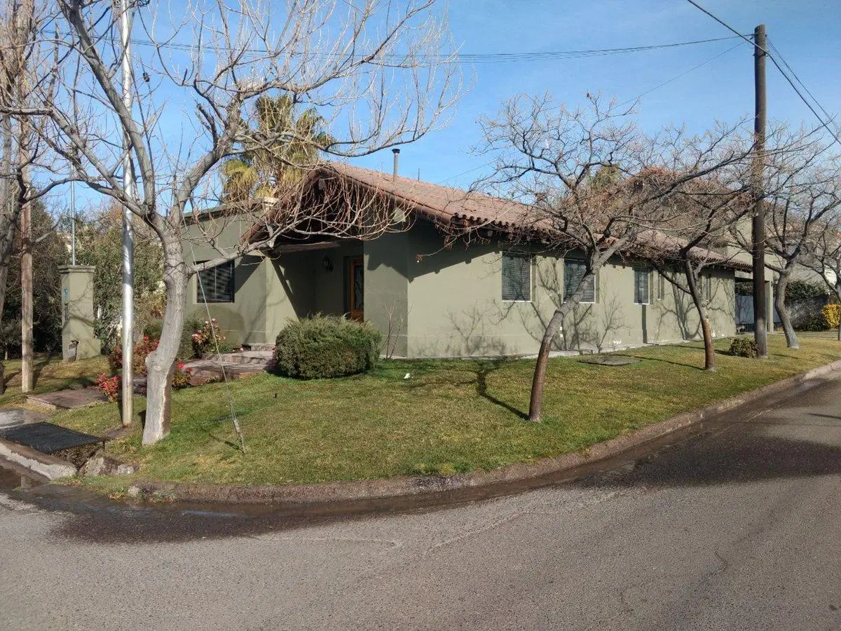 Casa a la Venta en Club de Campo Mendoza 5