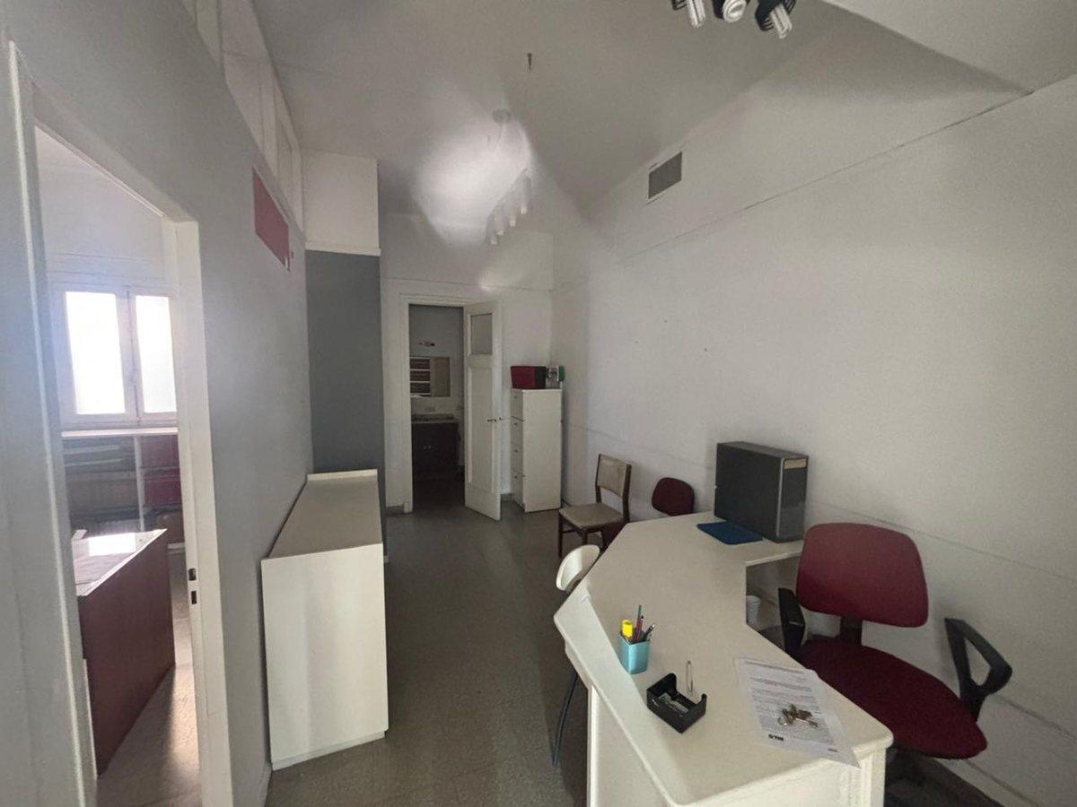 Foto de Venta oficina cuarto piso galería Bamac Mendoza, imagen 5