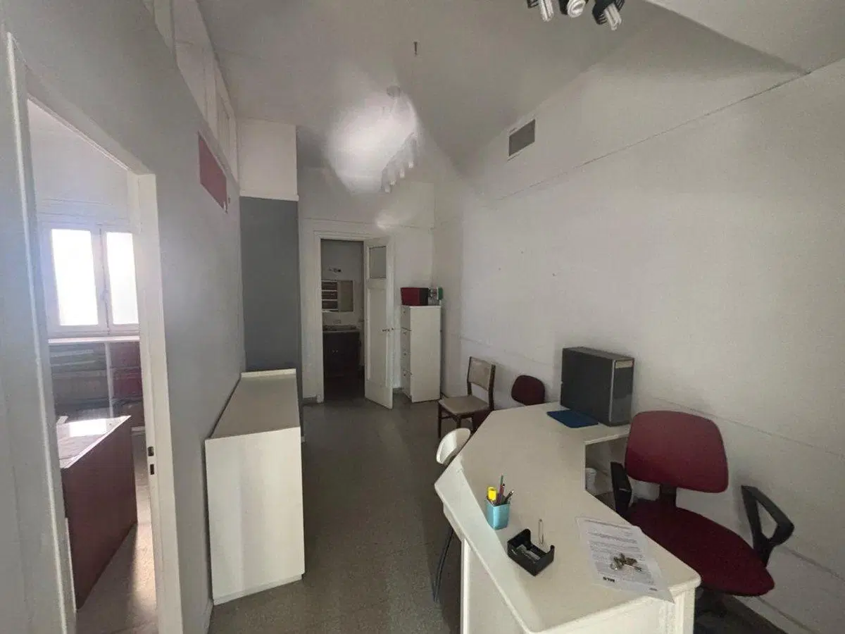 Venta oficina cuarto piso galería Bamac Mendoza 5