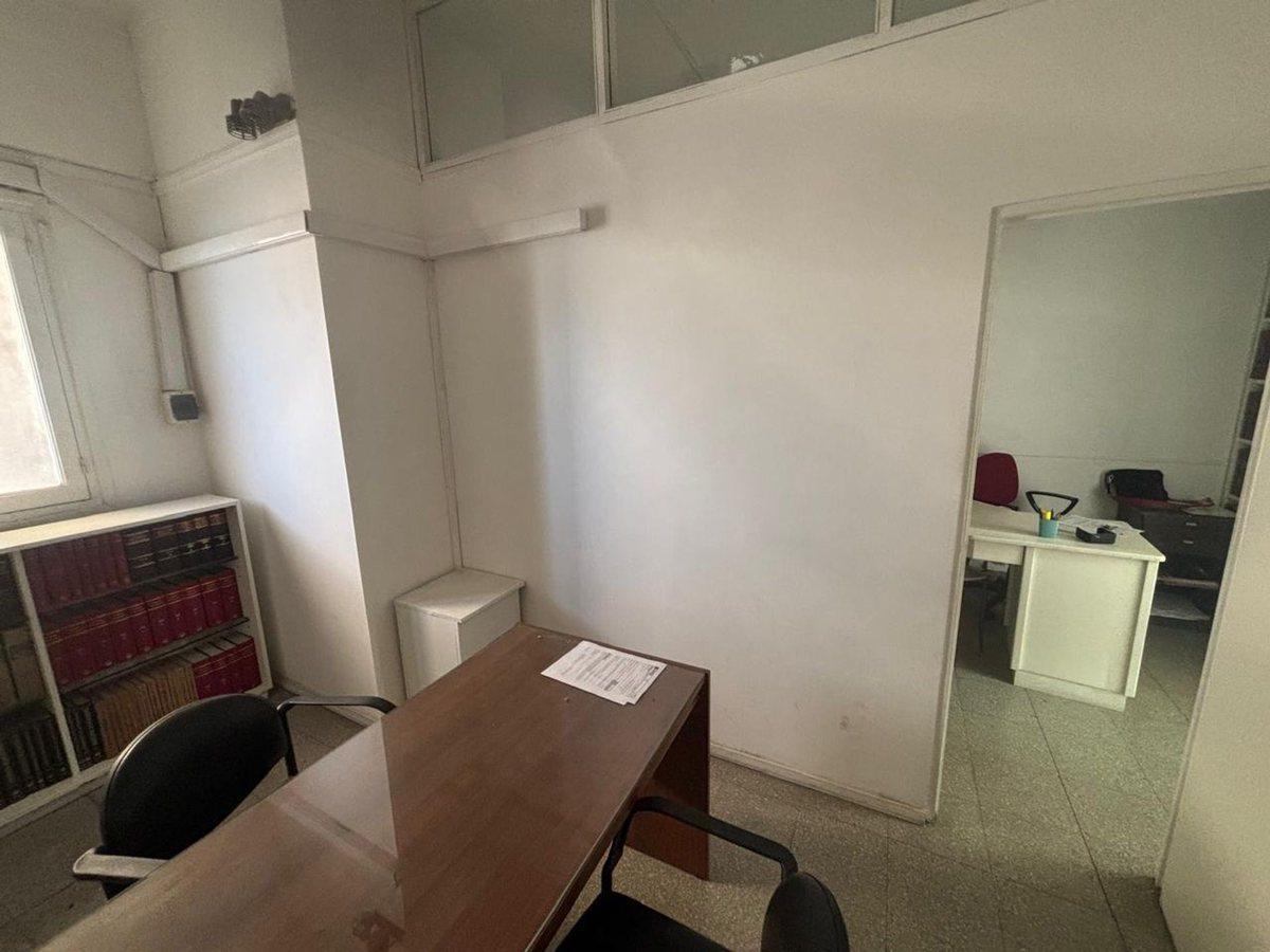 Foto de Venta oficina cuarto piso galería Bamac Mendoza, imagen 3