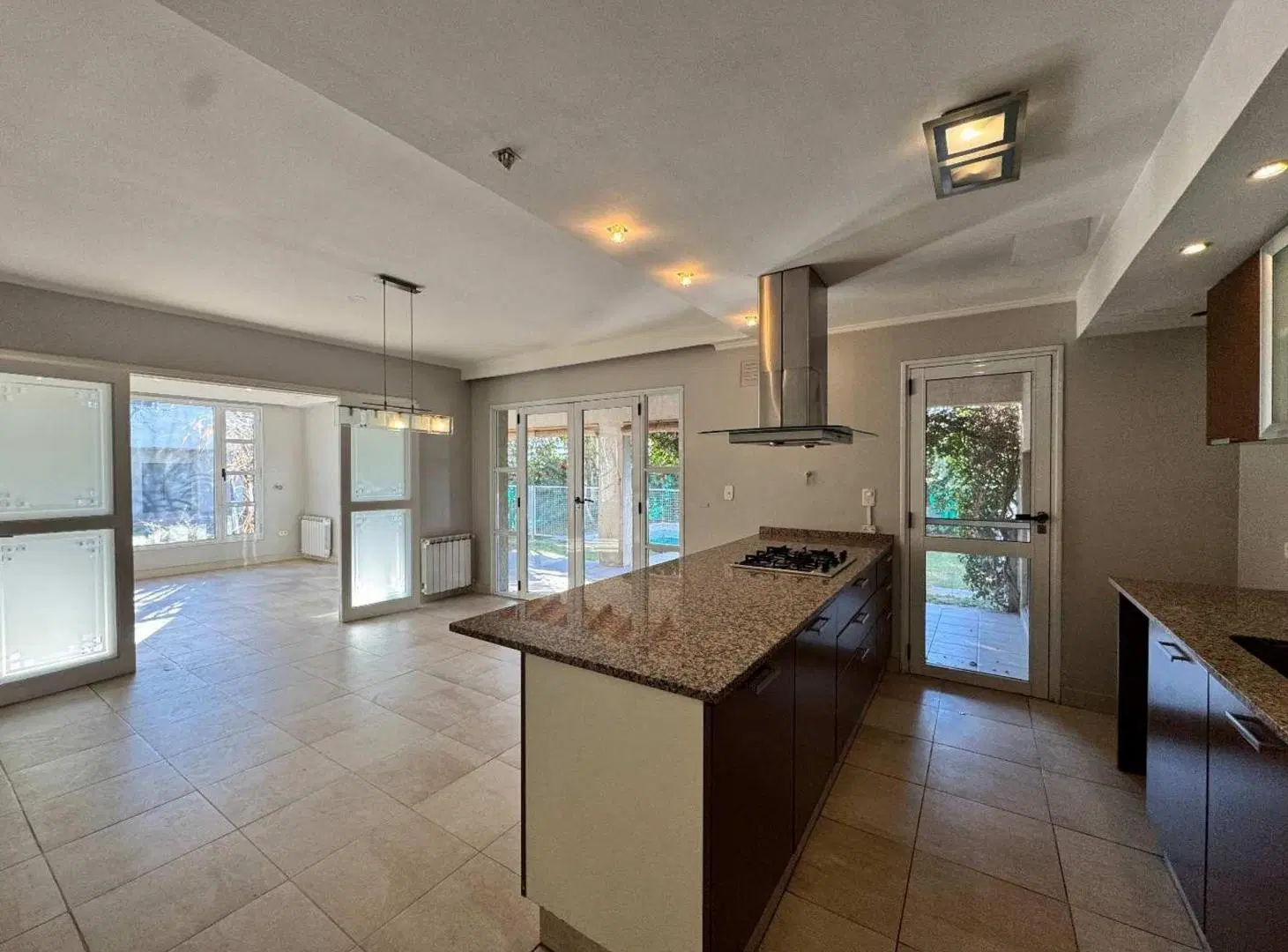 CASA EN ALQUILER BARRIO PRIVADO GUAYMALLEN 2