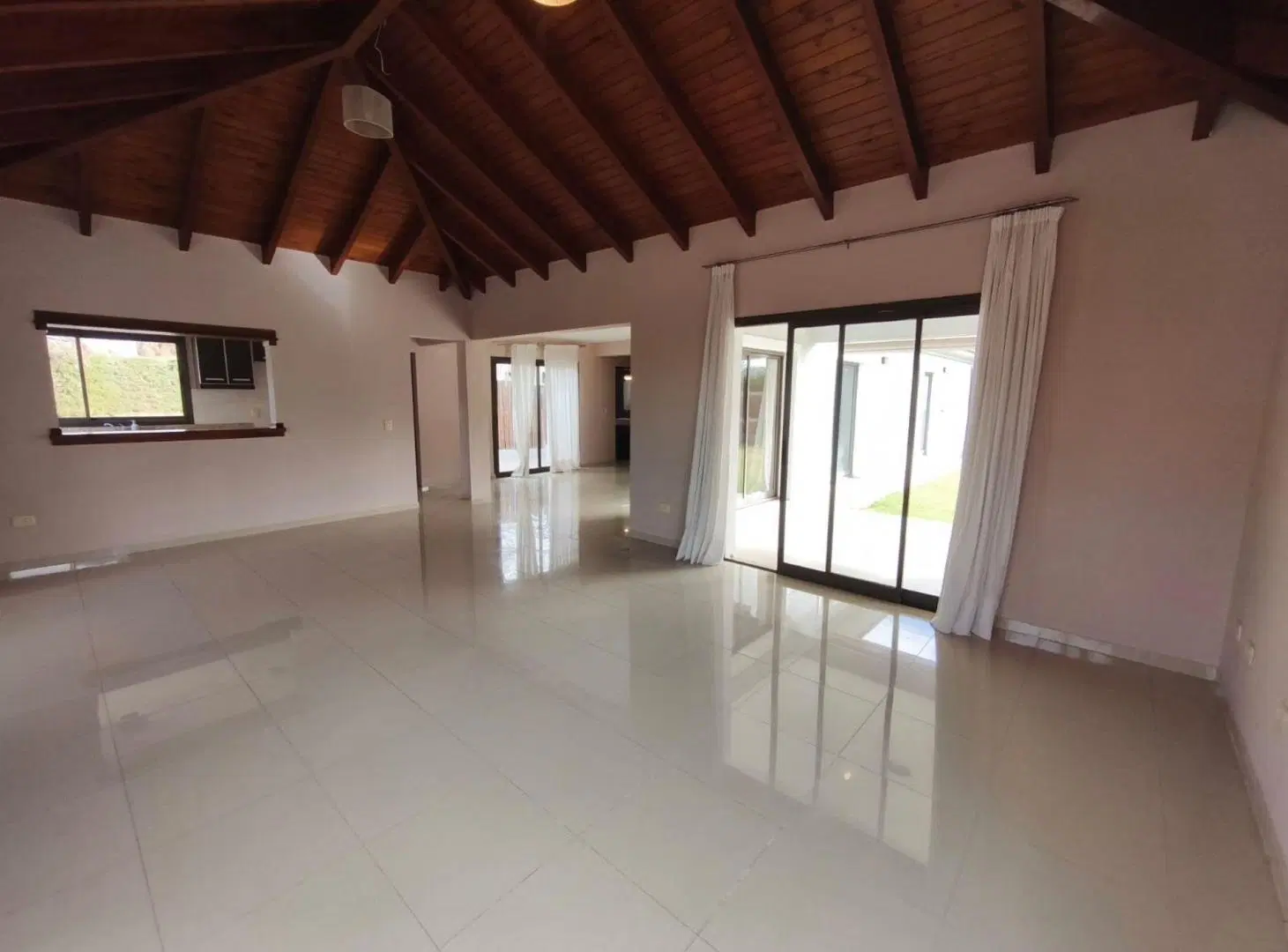casa alquiler barrio privado chacras 3 habitacione 5