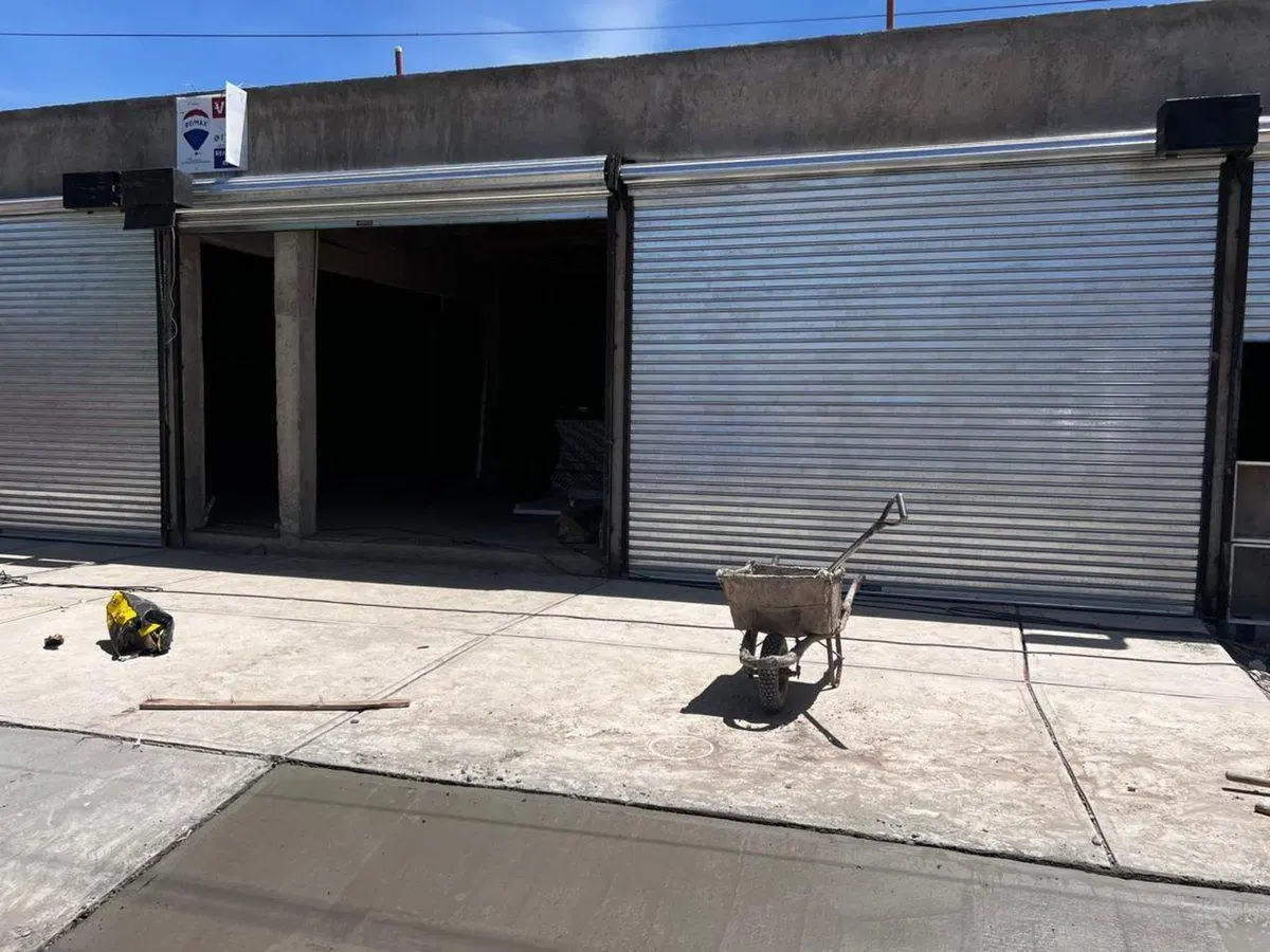 LOCALES COMERCIALES  EN VENTA CALLE URQUIZA MAIPU 5