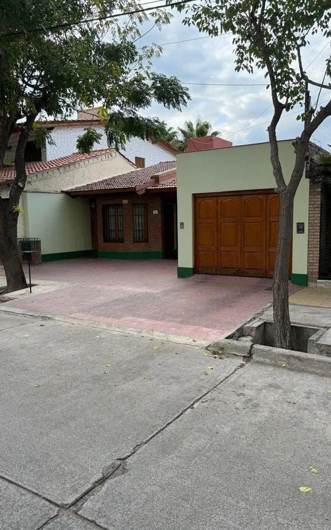 VENTA CASA 3DORM 2 BAÑOS COCHERA. 4TA OESTE CIUDAD 3