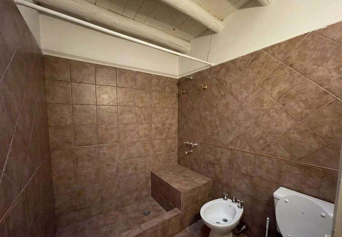 CASAS EN VENTA CON PILETA EN BERMEJO 5