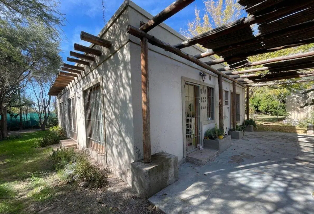 CASAS EN VENTA CON PILETA EN BERMEJO 8