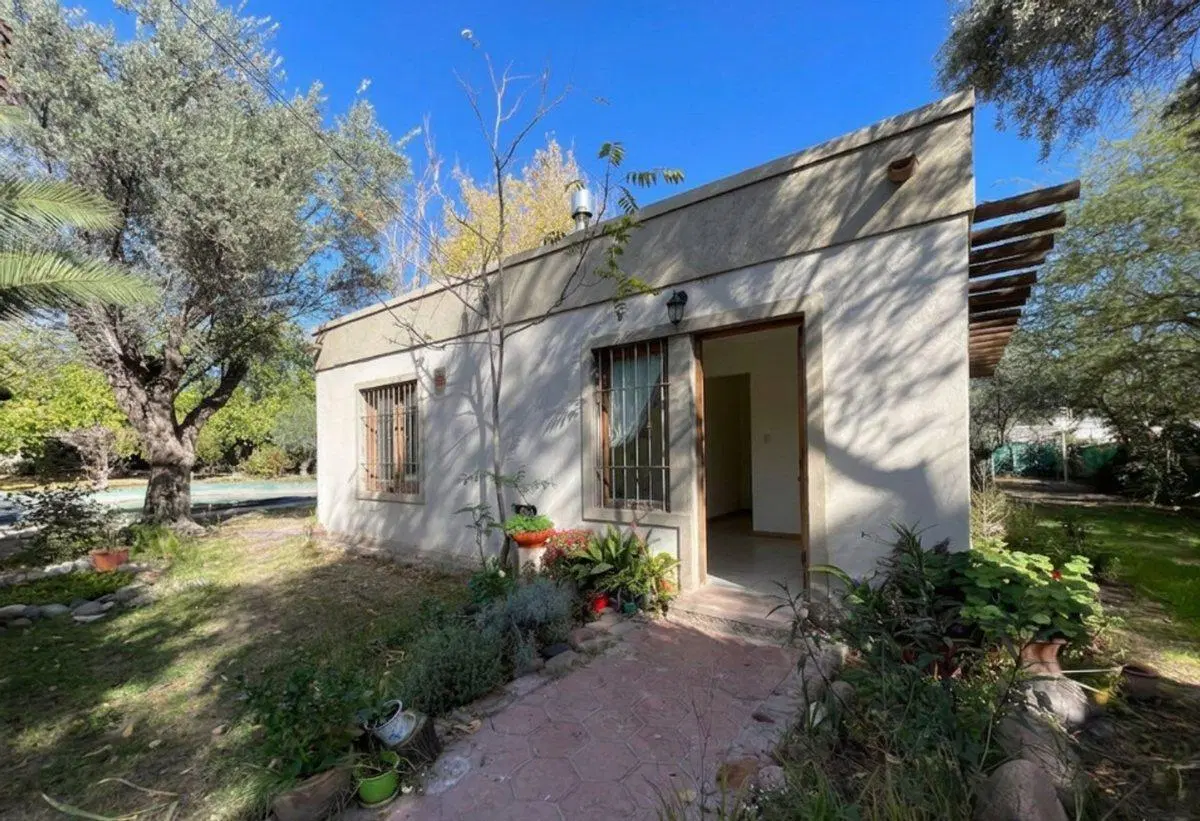CASAS EN VENTA CON PILETA EN BERMEJO 4
